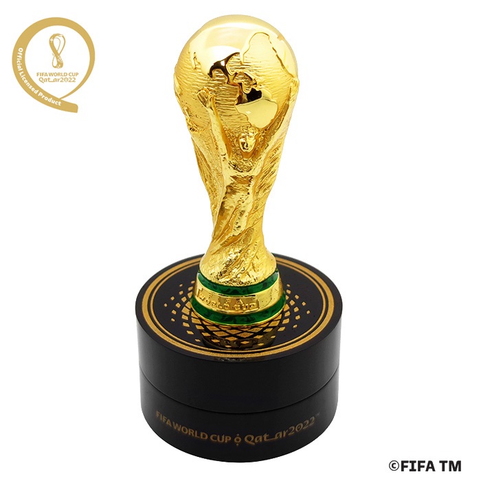 【サッカー／2022FIFAワールドカップ】トロフィーレプリカ（回転台座付き）70mm*(FREE)