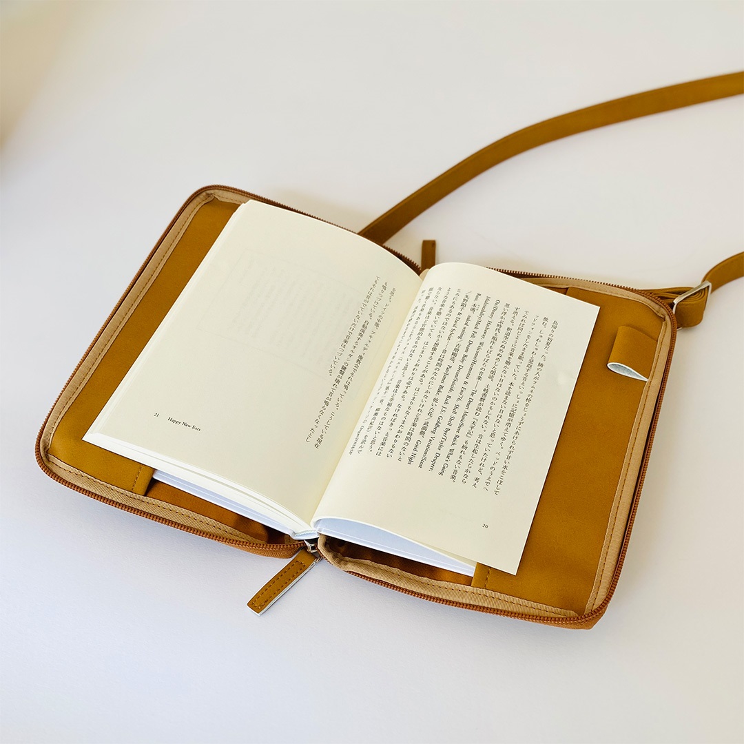 【ドラマと読書】読書グッズ　四六判 読むしかできないブックショルダー [2way]（キャメル）